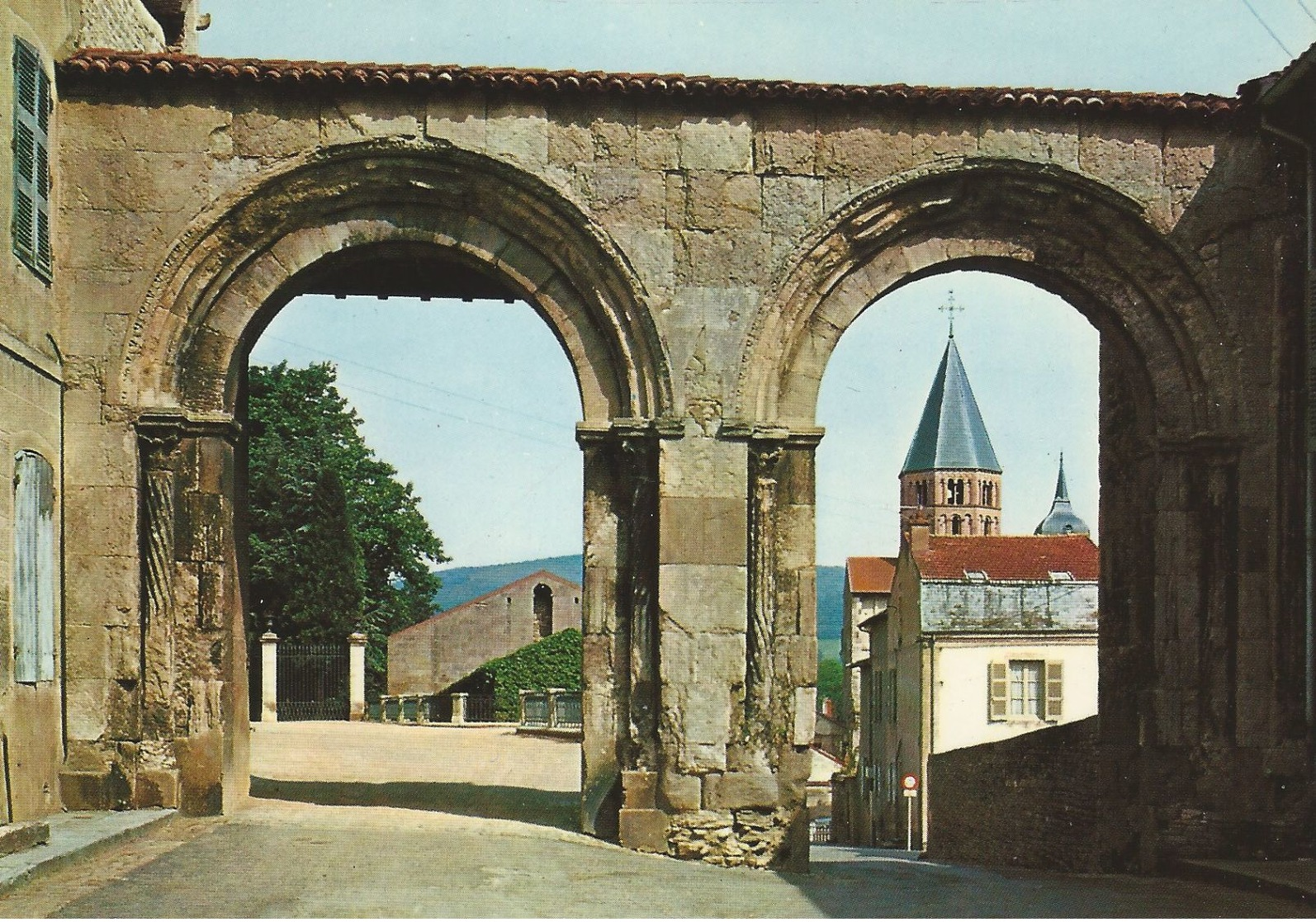 71 - CLUNY - Arcades Romanes (XIIe S.), Portes De L'enceinte Abbatiale - Cluny