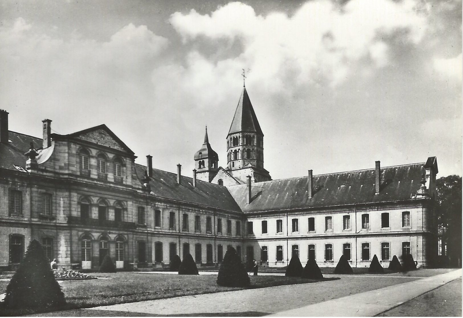 71 - CLUNY - L'Abbaye (XIIe S.) Bâtiments Du XVIIIe S. - Cluny