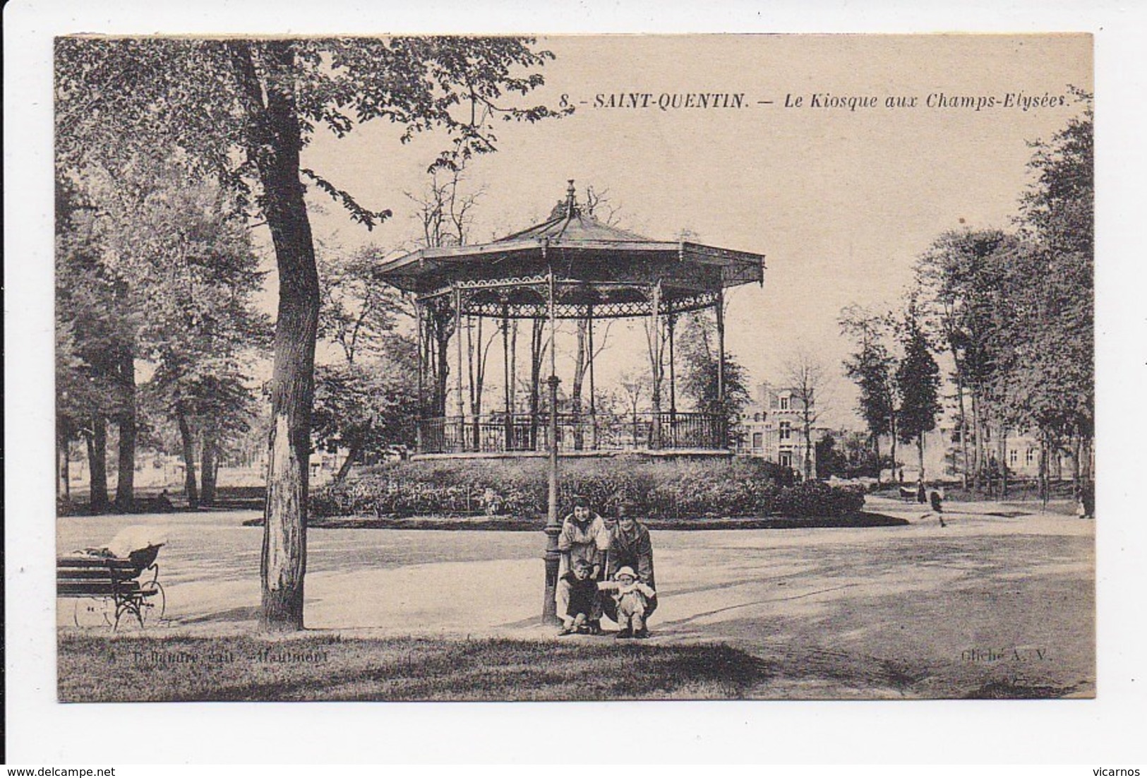 CPA 02 SAINT QUENTIN Le Kiosque Aux Champs Elysées - Saint Quentin