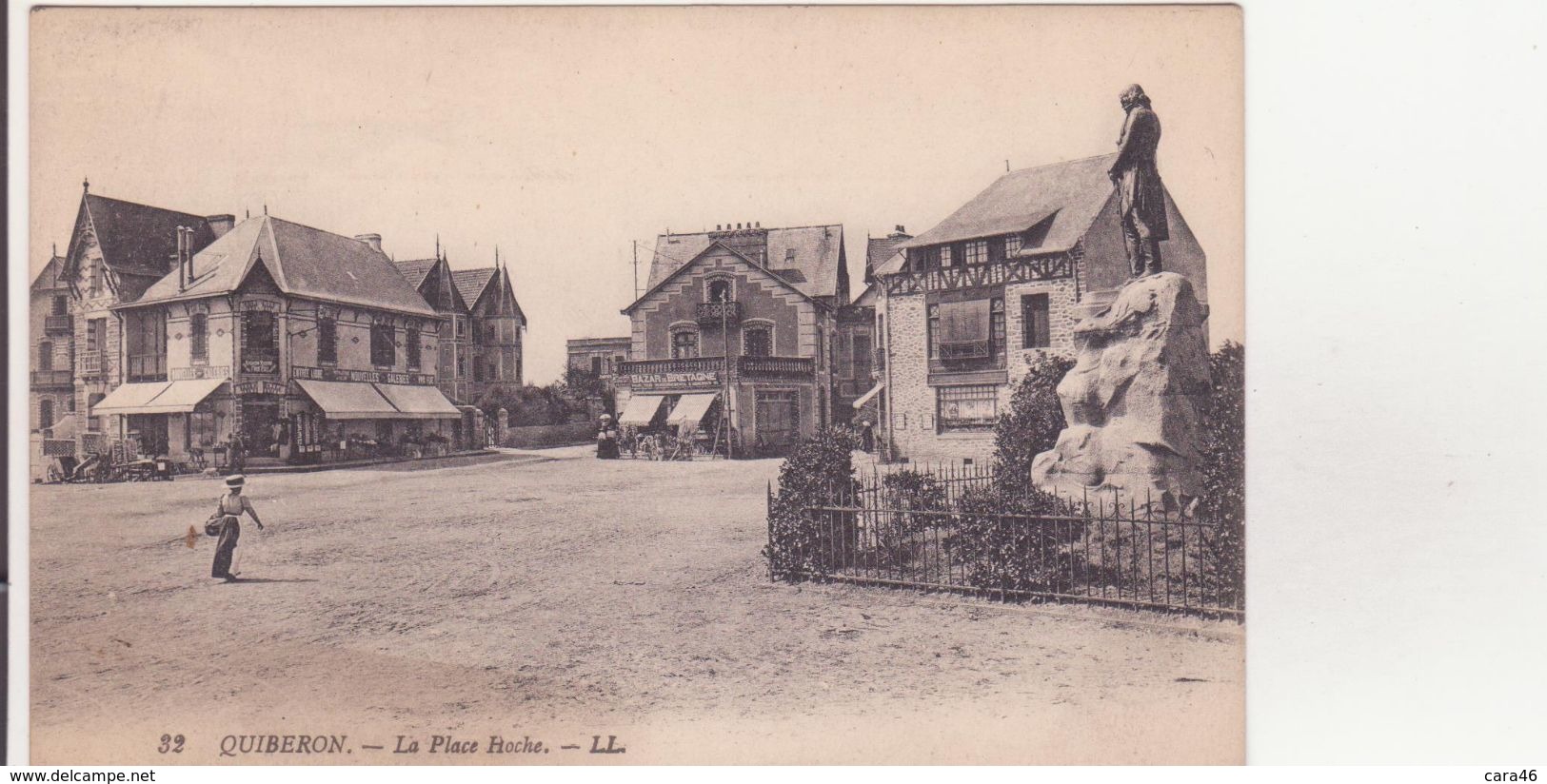 CPA - 32. QUIBERON - La Place Hoche - Quiberon