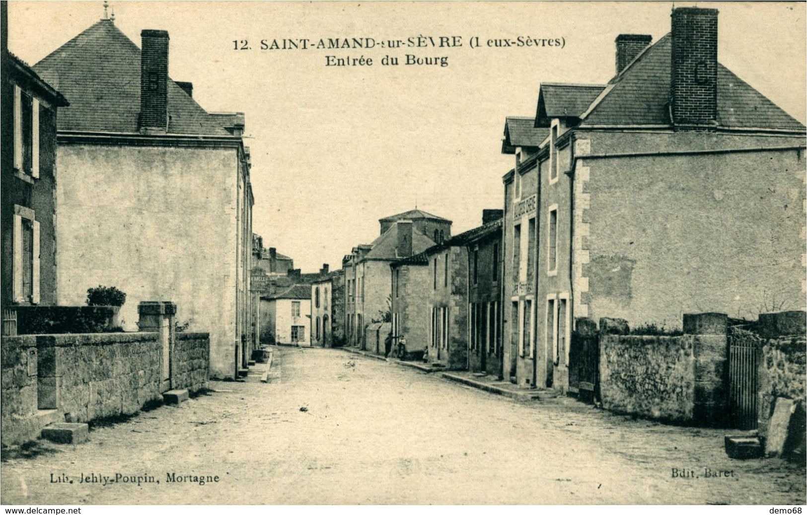 SAINT-AMAND-SUR-SEVRE  Entrée Du Bourg - Autres & Non Classés