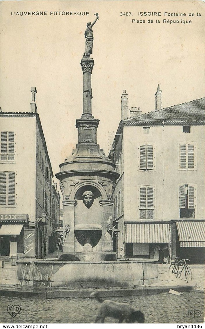 63 - ISSOIRE - PUY DE DOME - FONTAINE DE LA PLAACE DE LA REPUBLIQUE - VOIR SCANS - Issoire