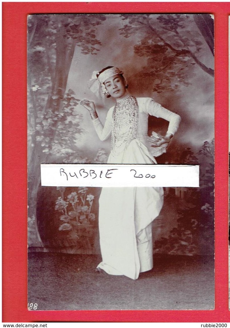MYANMAR BURMA BIRMANIE VERS 1920 DANSEUSE DANCER GIRL CARTE PHOTO EN TRES BON ETAT - Myanmar (Burma)