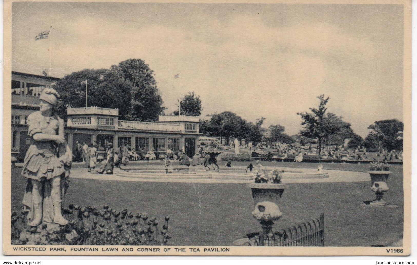 WICKSTEED PARK - FOUNTAIN LAWN AND CORNER OF TEA PAVILION - NORTHAMPTONSHIRE - Northamptonshire