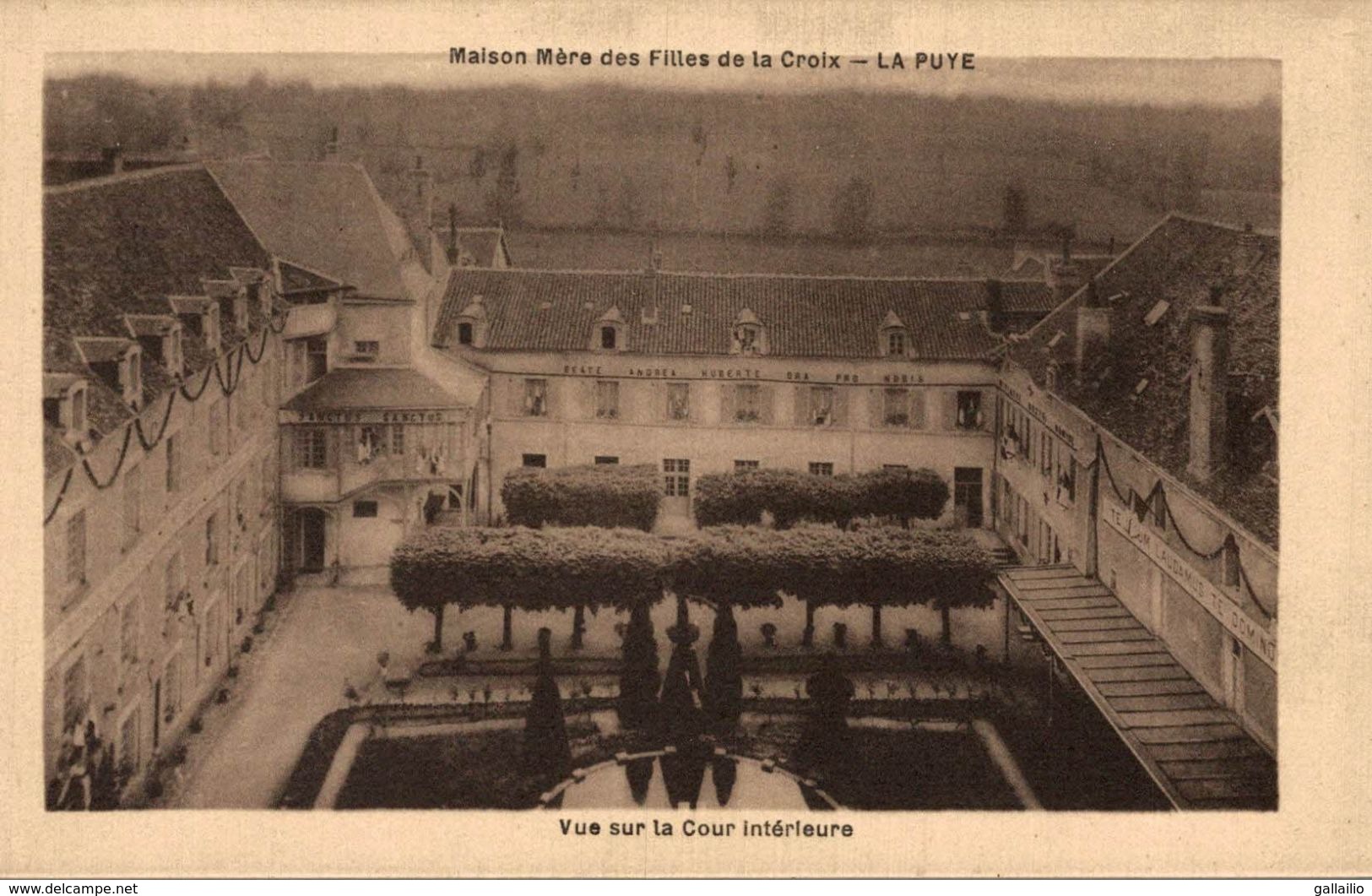 LA PUYE MAISON DES FILLES DE LA CROIX VUE DE LA COUR INTERIEURE - Other & Unclassified