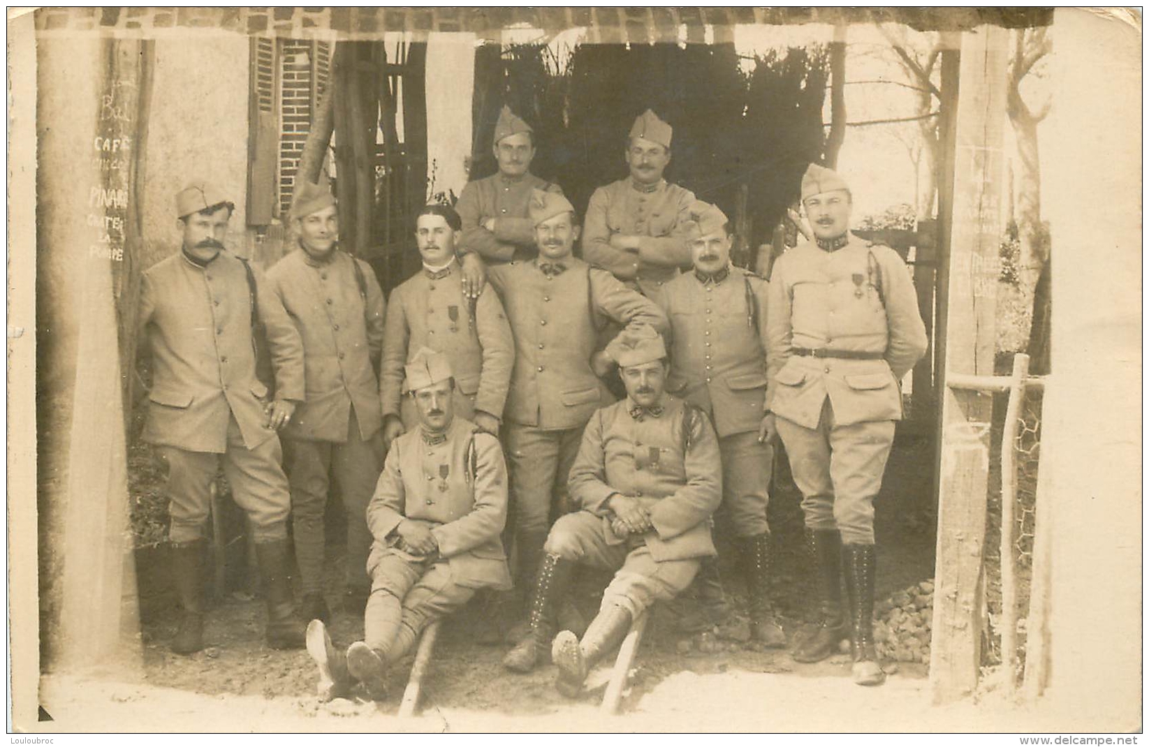 CARTE PHOTO GROUPE DE SOLDATS - Autres & Non Classés