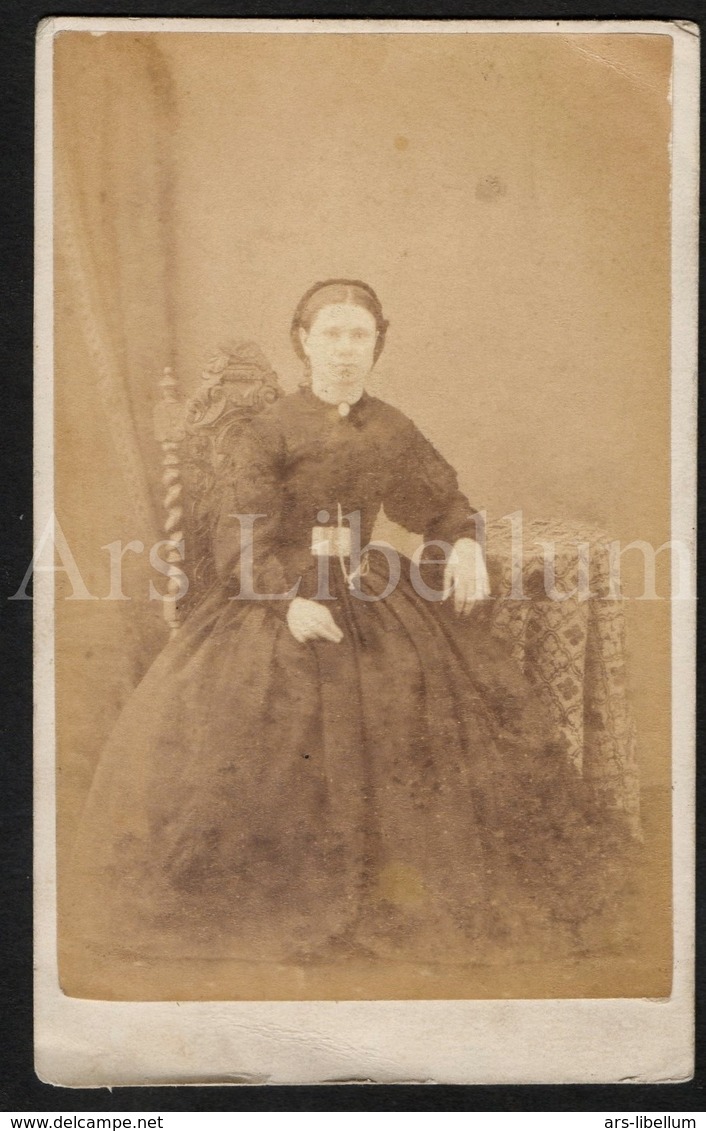 Photo-carte De Visite / CDV / Photographer / England / Woman / Femme - Anciennes (Av. 1900)