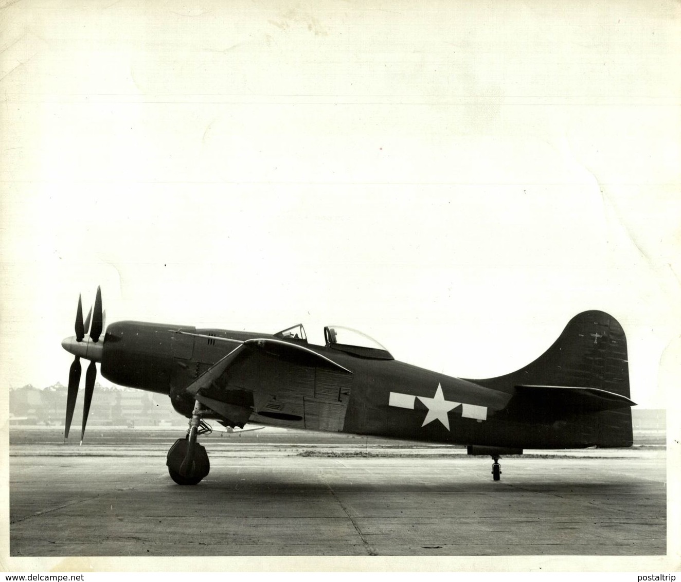 BOEING XF 8B   25* 20 CM AEROPLANE - Aviación