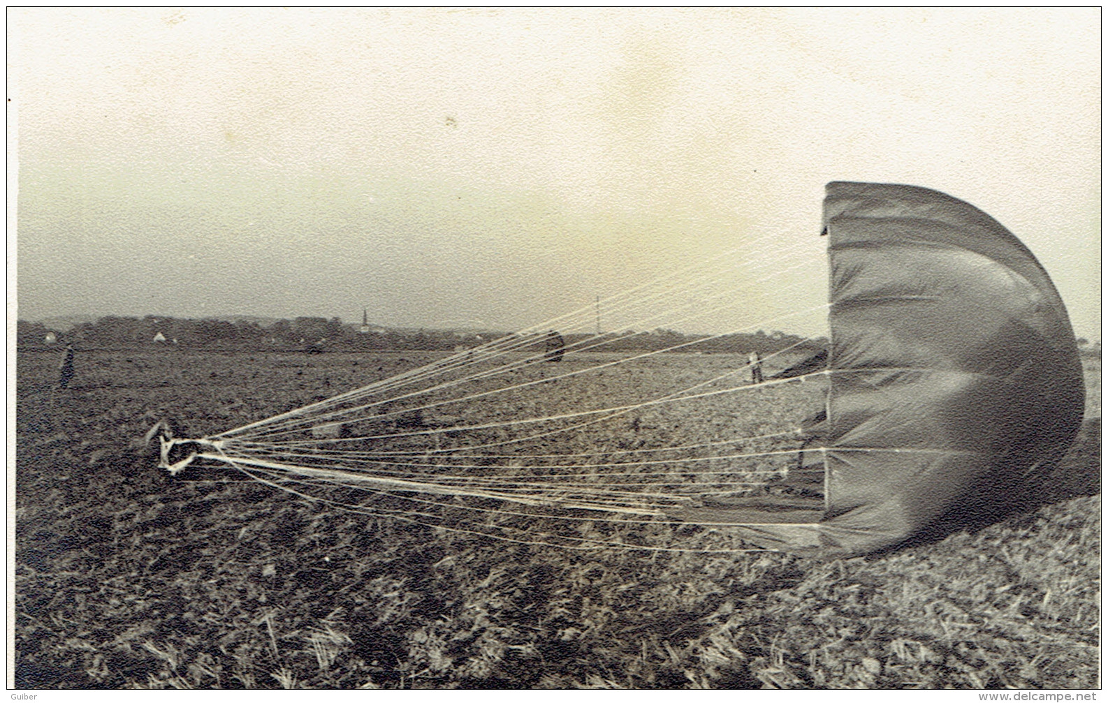 Atterissage D'un Parachute Carte Photo Agfa - Fallschirmspringen