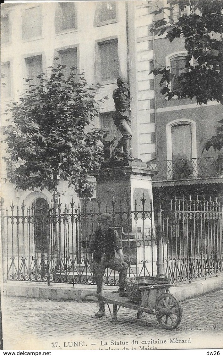 Lunel - La Statue Du Capitaine Ménard Sur La Place De La Mairie - Carte N° 27 - Lunel