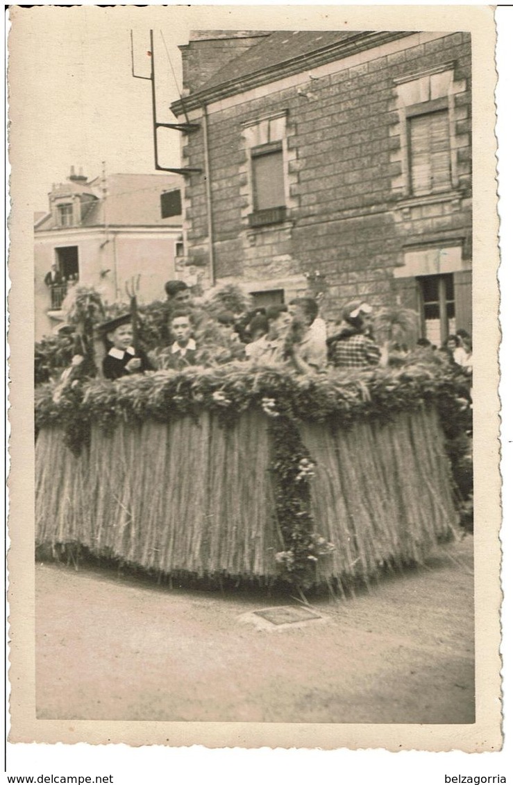 CARQUEFOU - LOT De 5 PHOTOGRAPHIES ORIGINALES - CAVALCADE,FÊTES,défilé Dans Le Bourg,SUPERBE,VOIR SCANS - Carquefou