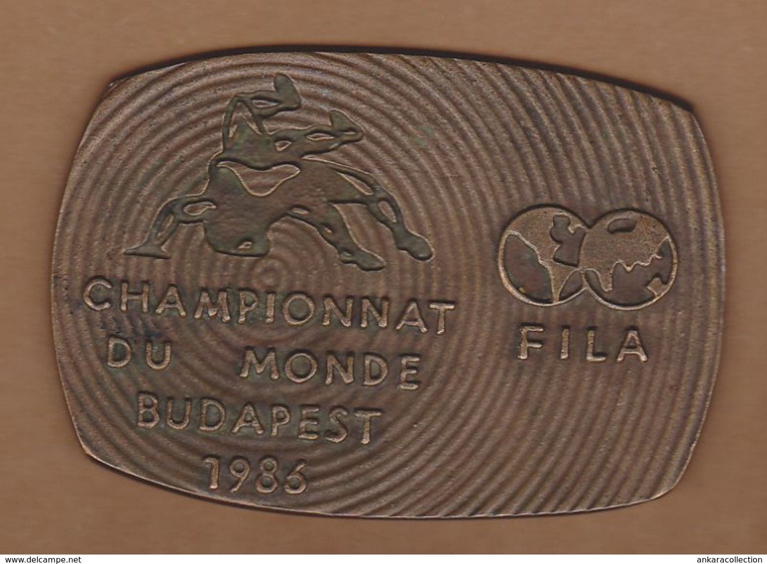 AC - WRESTLING LUTTE PARTICIPATION PLAQUE FIFA WORLD CUP BUDAPEST 1986 HUNGARY CHAMPIONNAT DU MONDE BUDAPEST 1986 MEDAL - Abbigliamento, Souvenirs & Varie