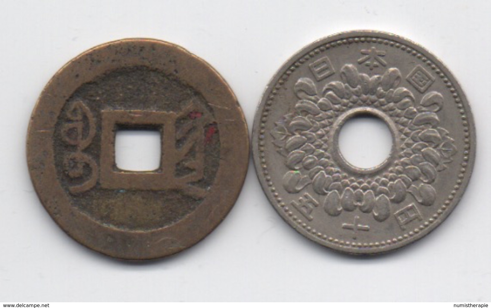 Lot De 2 Pièces Asiatiques Et Trouées : Chine 1736 & Japon 1965 - Otros – Asia