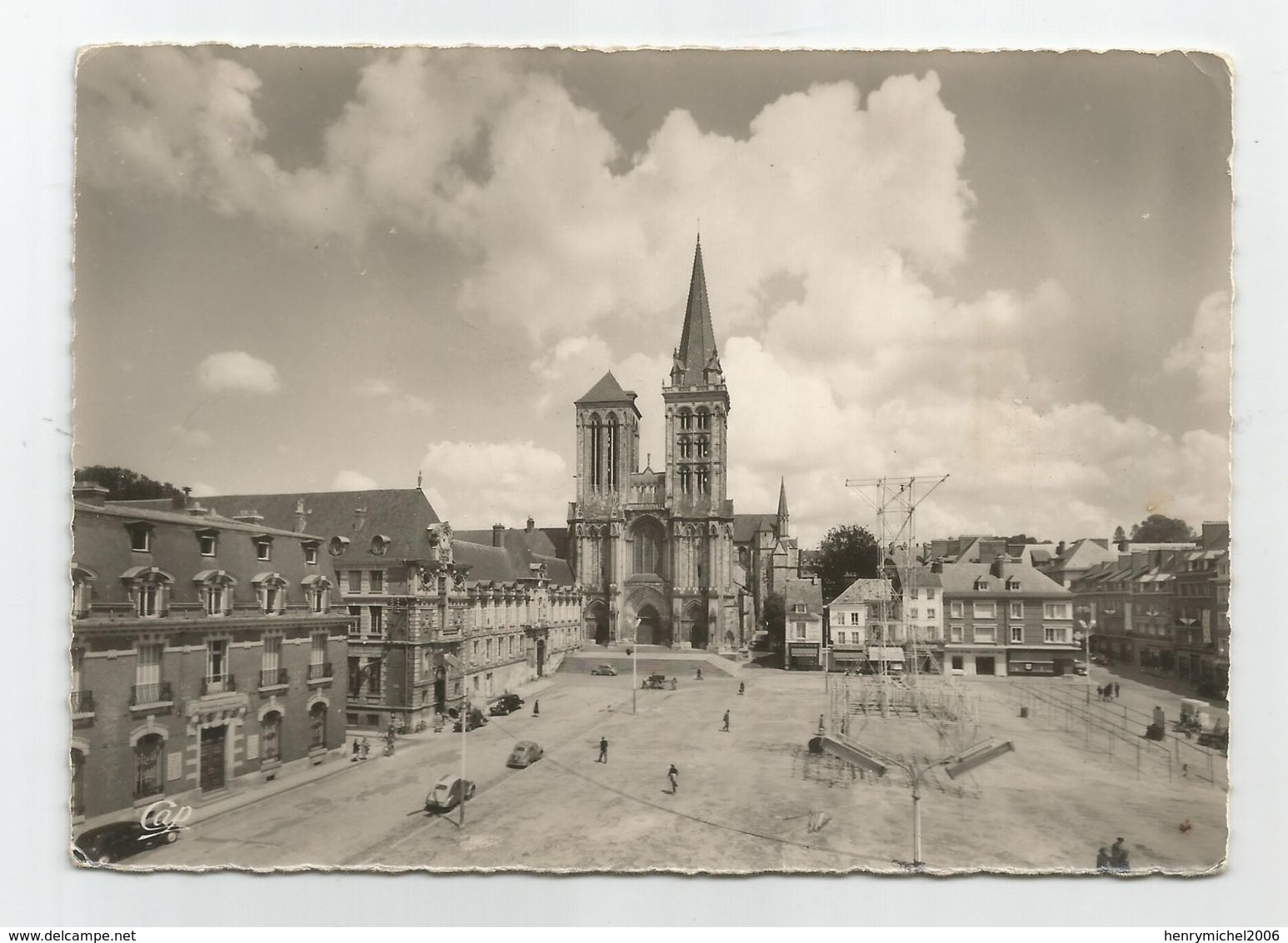 14 Calvados Lisieux échafaudage A La Place Thiers Et Cathédralle St Pierre - Lisieux