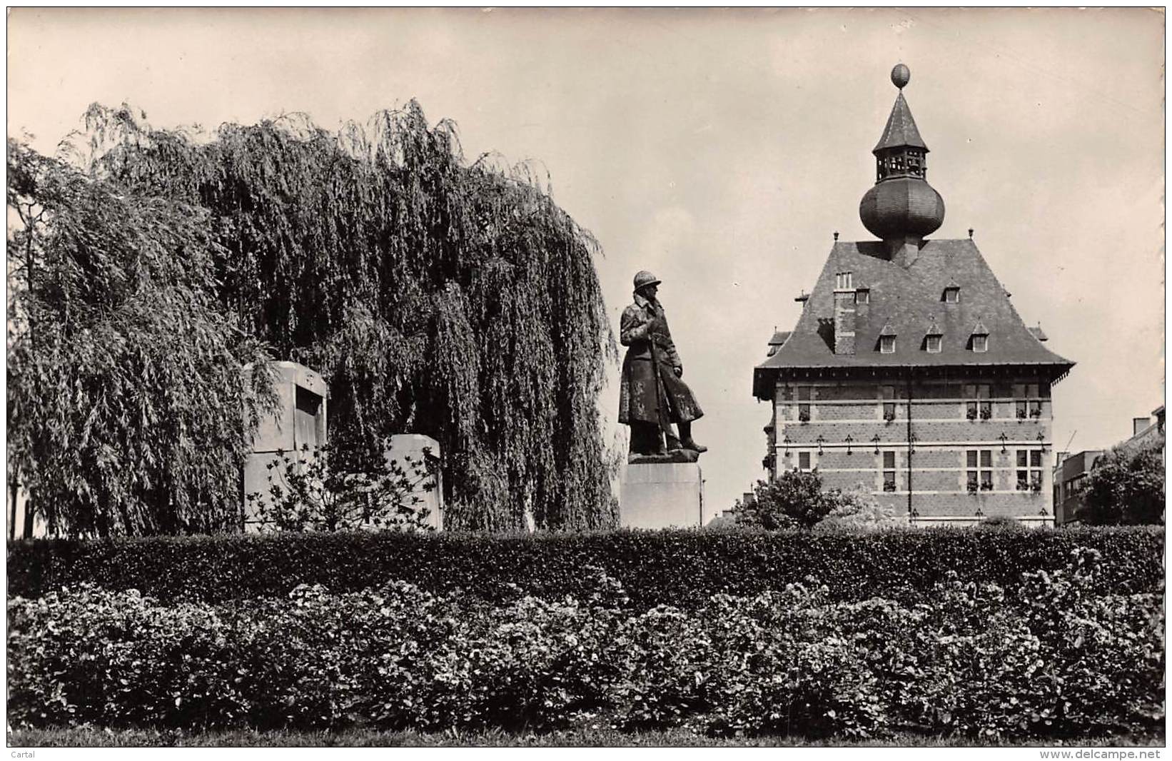 VISE - Hôtel De Ville Et Monument 14-18 - Wezet