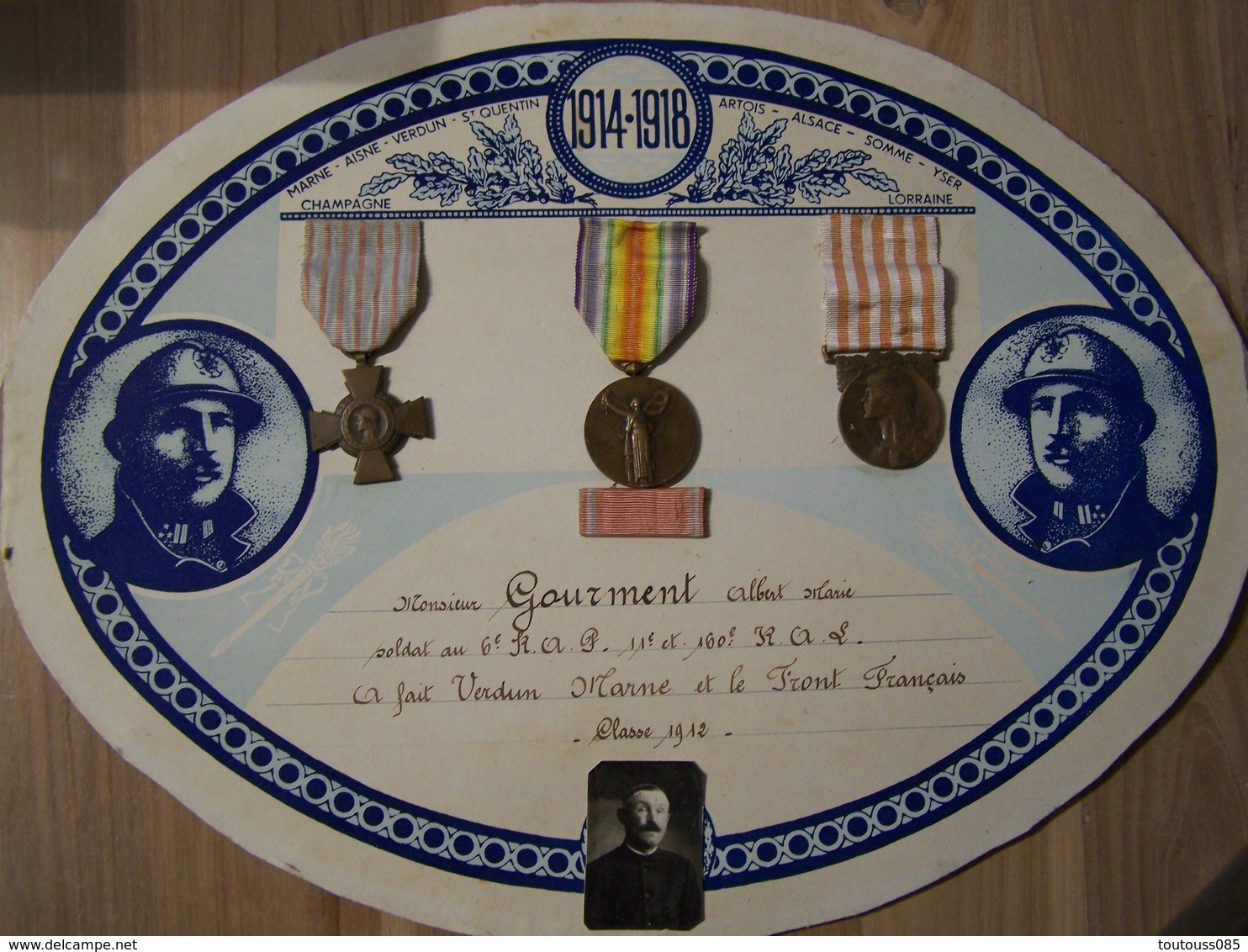 TABLEAU AVEC MEDAILLES COMMEMORATIVES 14-18 SOLDAT BELGE. - 1914-18