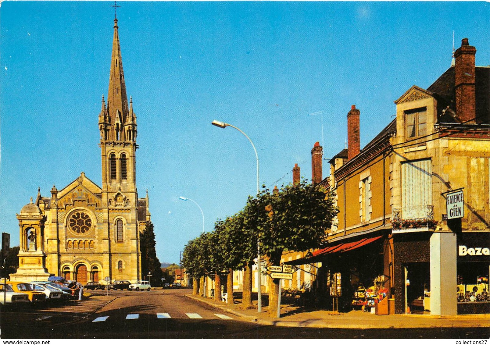 45-BRIARE- L'EGLISE ET LA PLACE - Briare