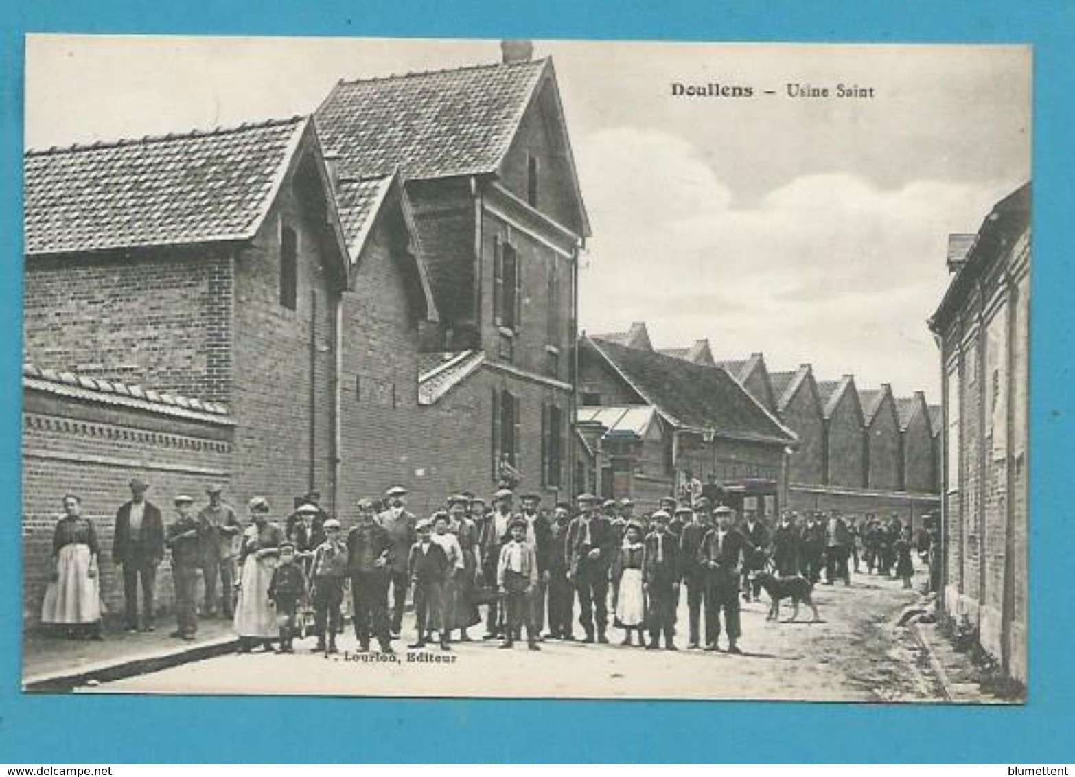 CPA Métier Ouvriers Devant L'Usine Saint DOULLENS 80 - Doullens