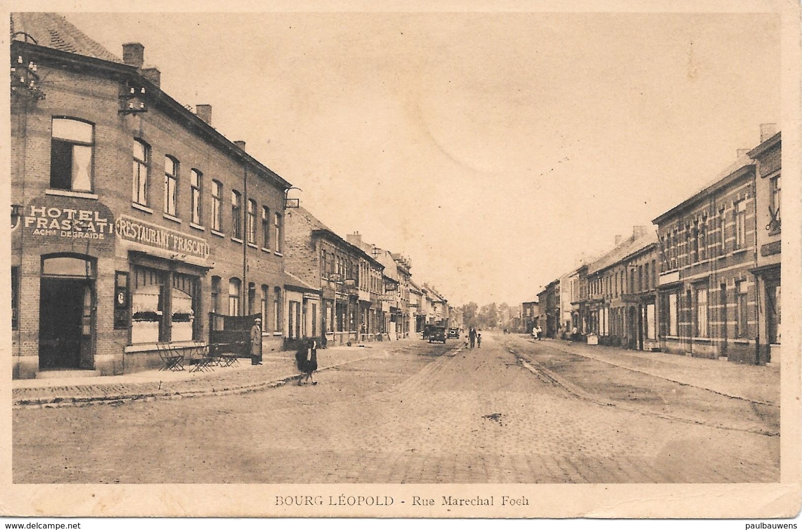 Leopoldsbug, Bourg Léopold, Rue Marechal Foch,  Hotel Restaurant Frascati Met Oldtimers En Postzegels 1935 - Leopoldsburg