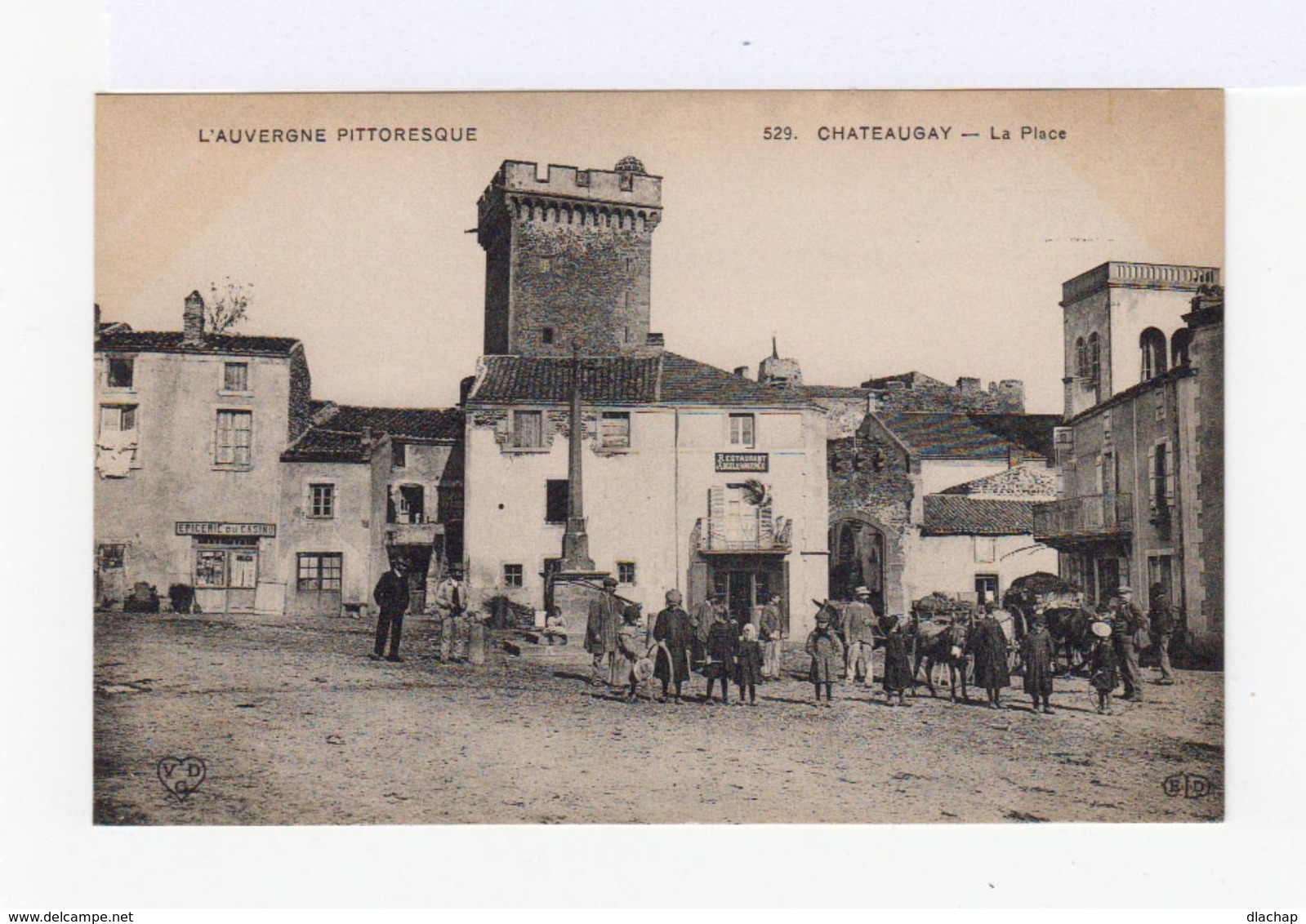 L'Auvergne Pittoresque. N°529.  Chateaugay. La Place. Epicerie. Restaurant. Attelages. (2650) - Autres & Non Classés