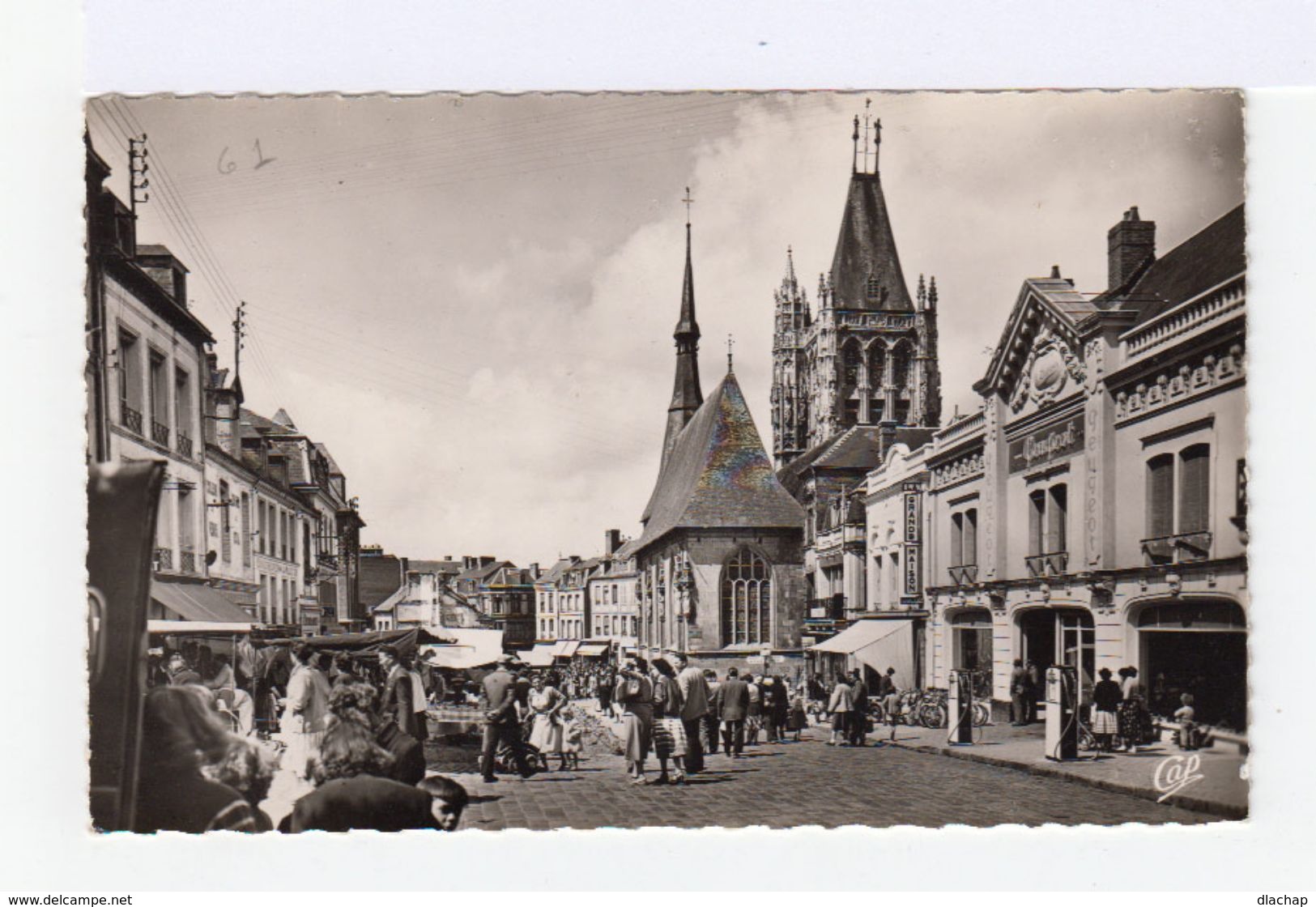 L'Aigle. Place Saint Martin. Jour De Marché. Années 60 70. (2651) - L'Aigle