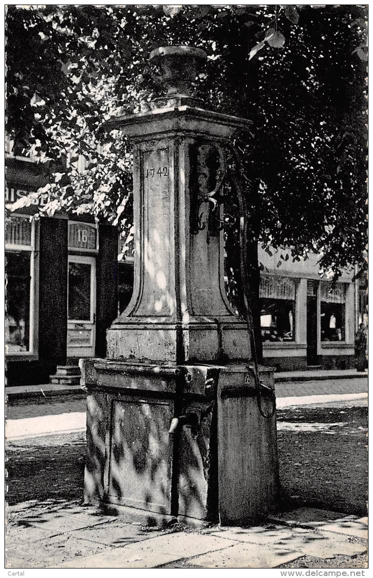 MAASEIK - Oude Pomp Op Grote Markt - Maaseik