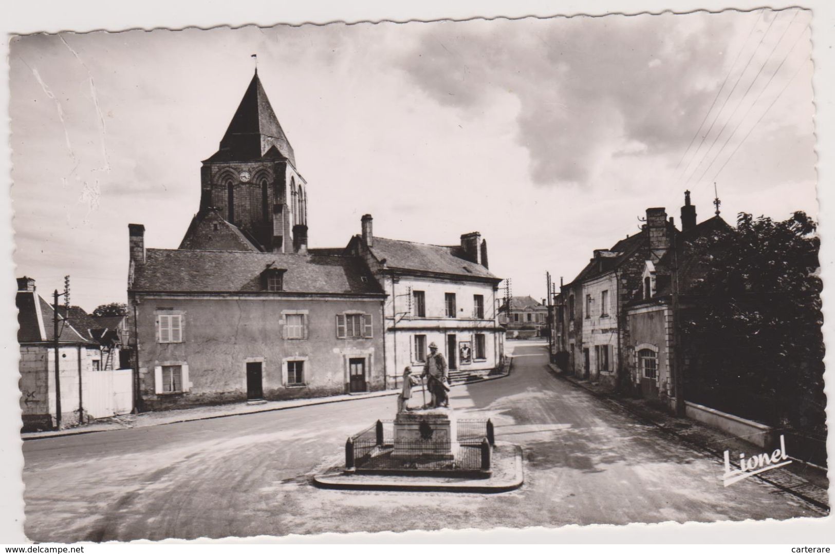 49,maine Et Loire,vernoil-le-fourrier ,place De L'église,vue Sur Monument De La 1°guerre Mondiale,poilu - Other & Unclassified