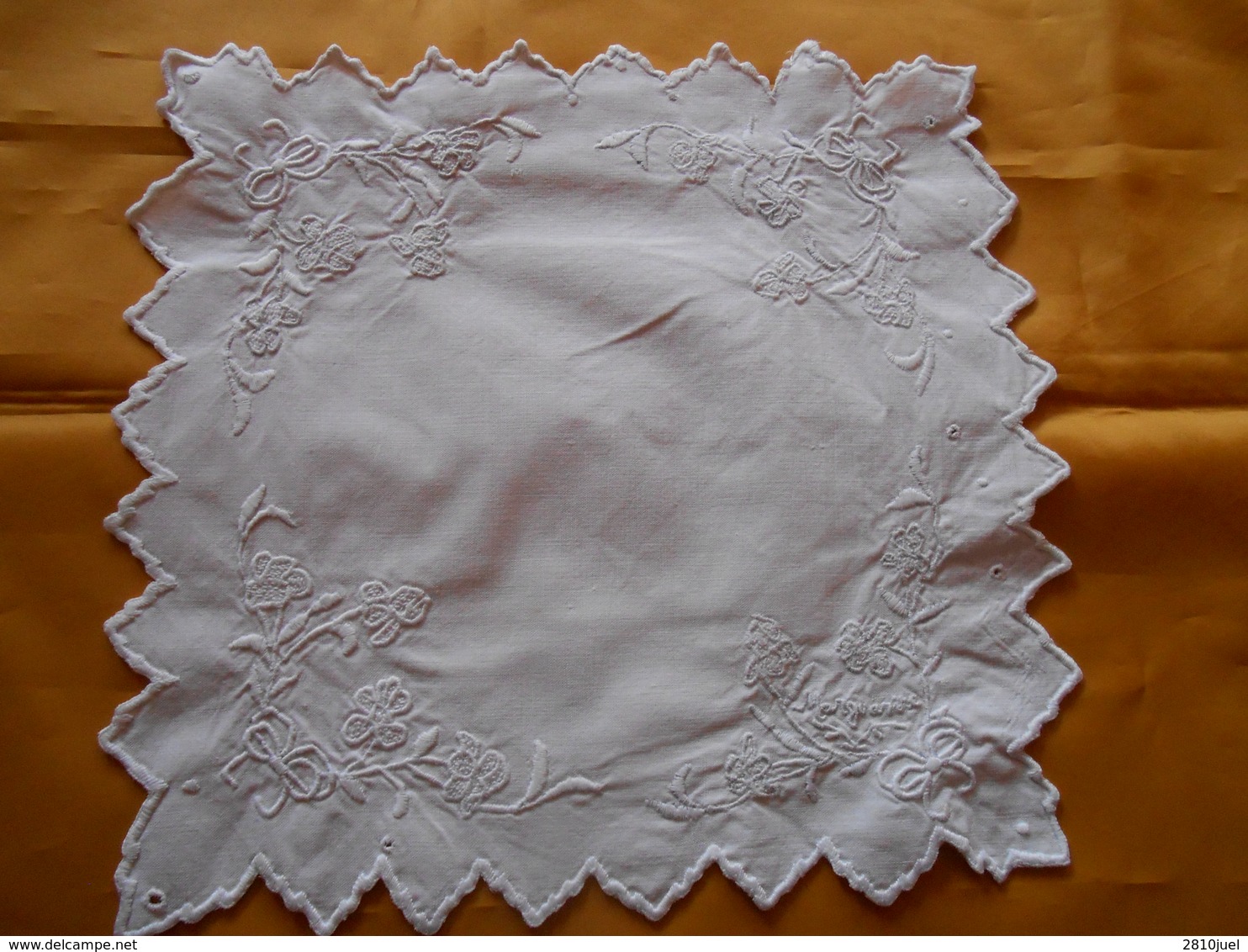 Pochette Ancienne Brodée Main + Boîte Ancienne - - Handkerchiefs