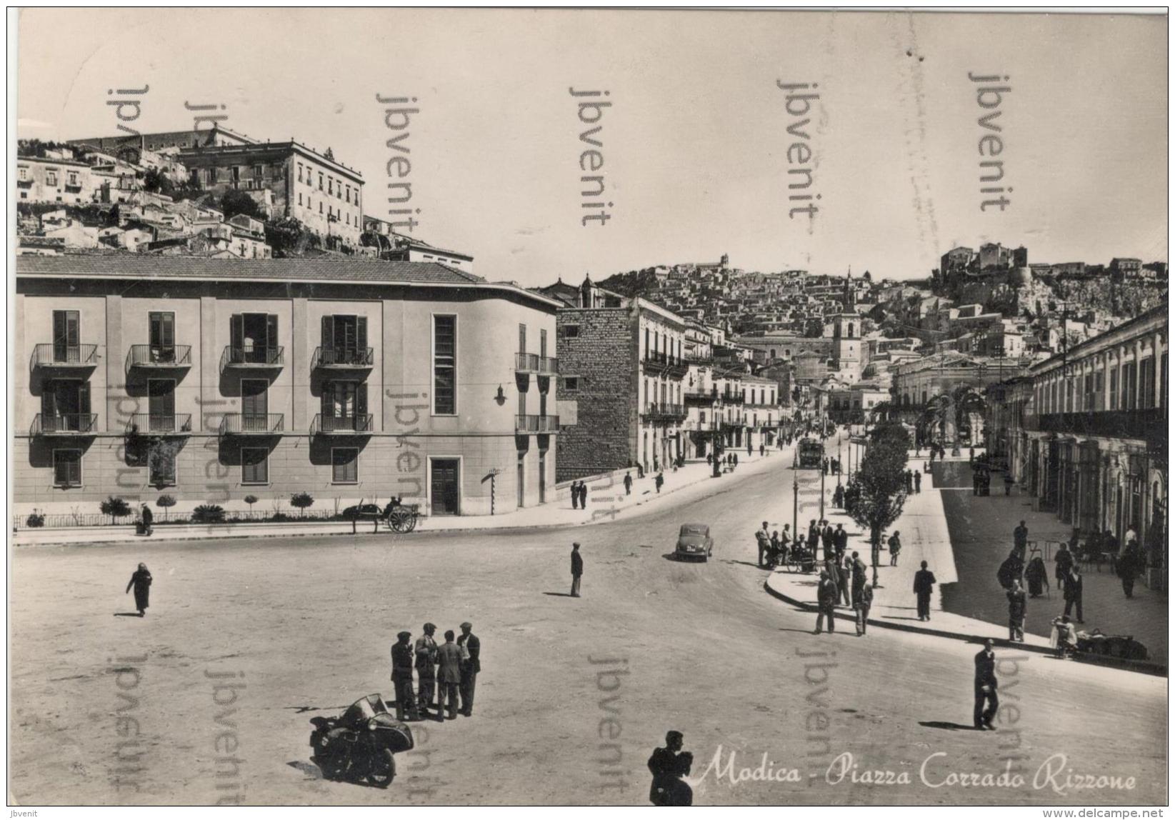 MODICA  (Ragusa)  - Piazza Corrado Rizzone (animata) - Vittoria