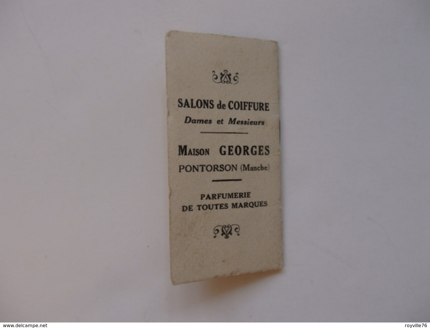 Petit Almanach Postal Et Télégarphe De 1933 Offert Par Les Salons De Coiffure Maison Georges à Pontorson (50). - Tamaño Pequeño : 1921-40