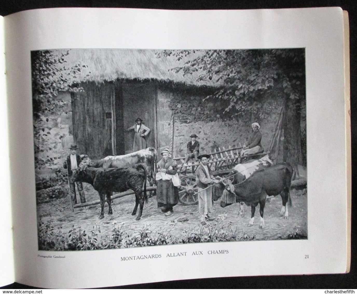 VERS 1930 - BROCHURE TOURISTIQUE ** PUY DE DOME ** Et VILLAGES AUTOUR - 30 PAGES ! RARE - Dépliants Touristiques