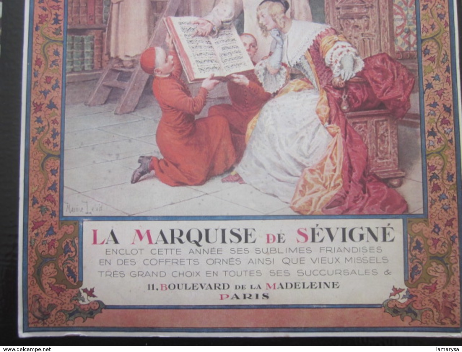 BOUTIQUE DE LA MARQUISE DE SÉVIGNÉ 11bd MADELEINE PARIS-CHOCOLAT FRIANDISES-COFFRETS ORNÉS-ANCIENNE AFFICHE PUBLICITAIRE - Targhe Di Cartone