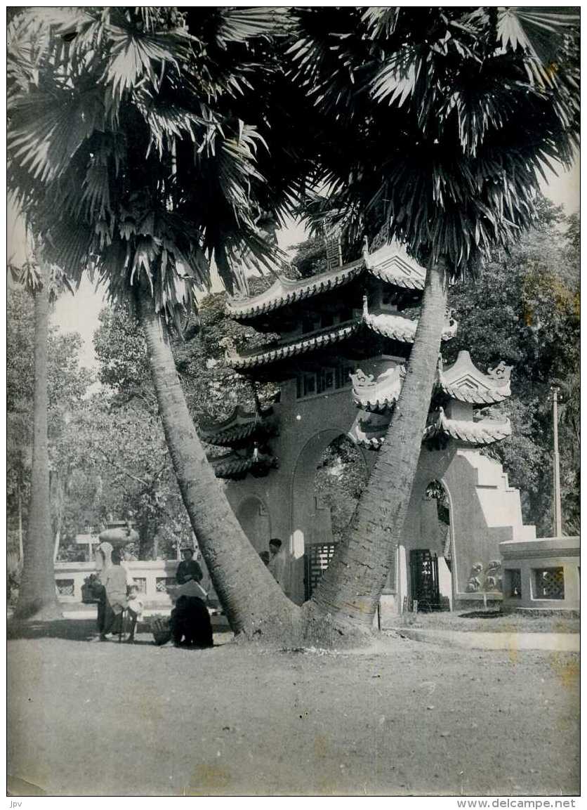 INDOCHINE : ENTREE D'UN JARDIN PUBLIC - PHOTO EPOQUE INDOCHINE FRANCAISE DU SERVICE PRESSE INFORMATION DES ARMEES - Altri & Non Classificati