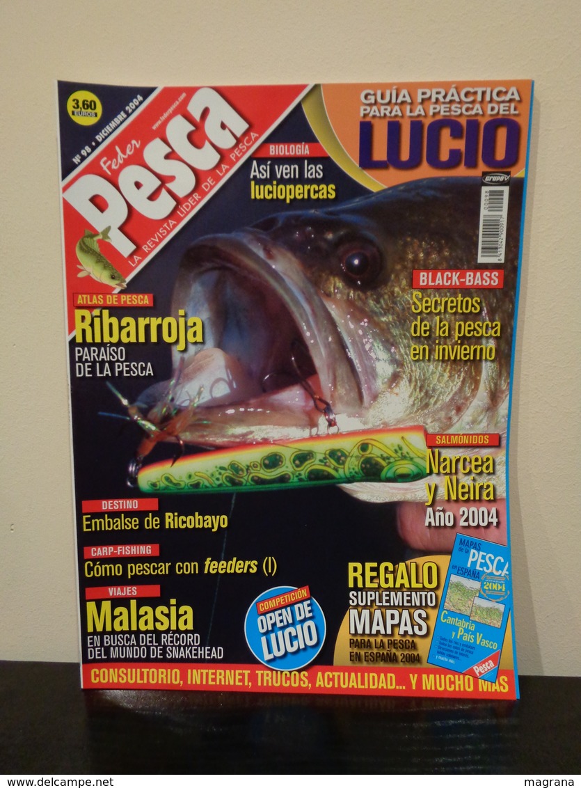 Grupo de 5 Trofeos de pesca y- Colección de 30 revistas Feder Pesca España 2004-2007.