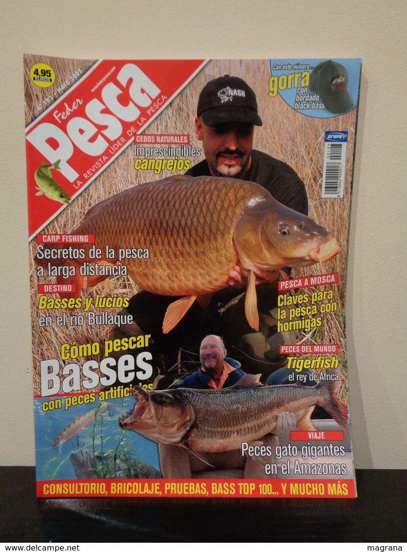 Grupo de 5 Trofeos de pesca y- Colección de 30 revistas Feder Pesca España 2004-2007.