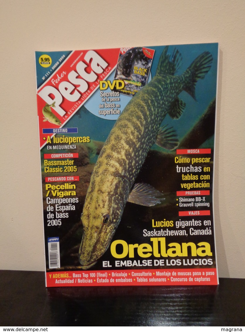 Grupo de 5 Trofeos de pesca y- Colección de 30 revistas Feder Pesca España 2004-2007.