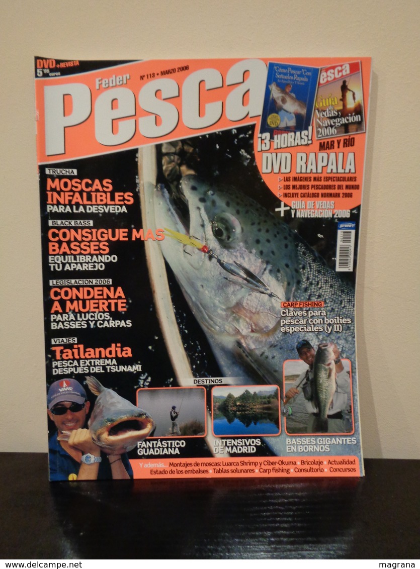 Grupo de 5 Trofeos de pesca y- Colección de 30 revistas Feder Pesca España 2004-2007.