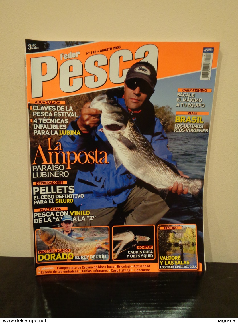 Grupo de 5 Trofeos de pesca y- Colección de 30 revistas Feder Pesca España 2004-2007.