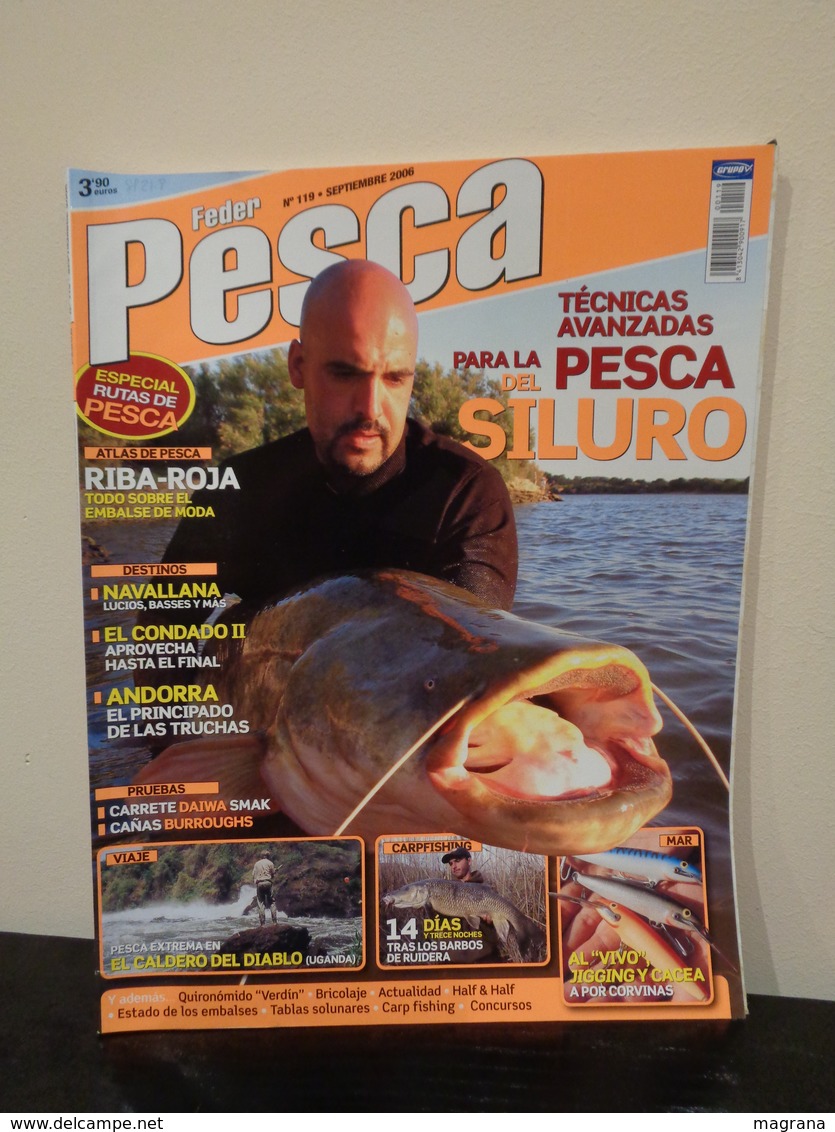 Grupo de 5 Trofeos de pesca y- Colección de 30 revistas Feder Pesca España 2004-2007.