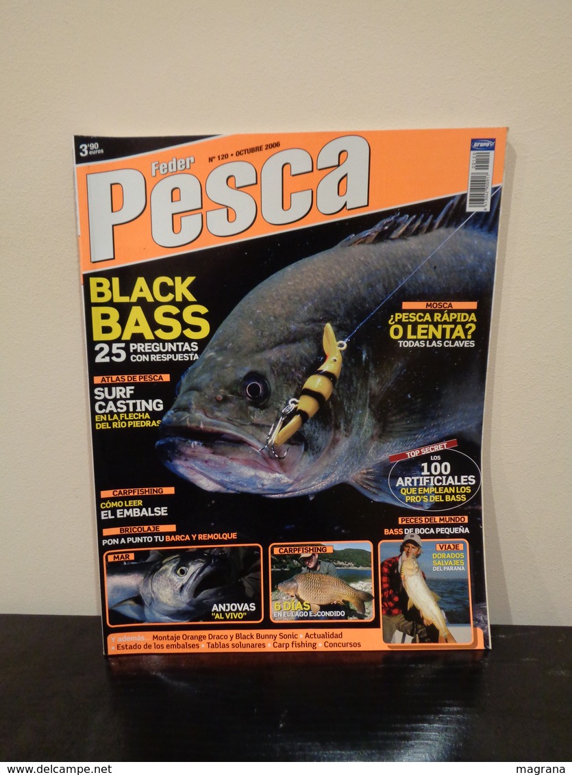 Grupo de 5 Trofeos de pesca y- Colección de 30 revistas Feder Pesca España 2004-2007.