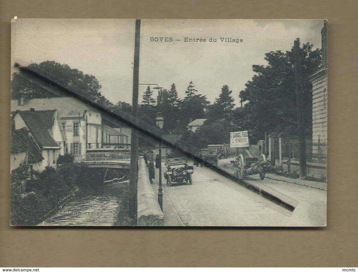 CPA Rétrécit -Boves - Entrée Du Village -( Auto , Voiture Ancienne , Charrette De Bois , Tronc D'arbres , Garage ) - Boves