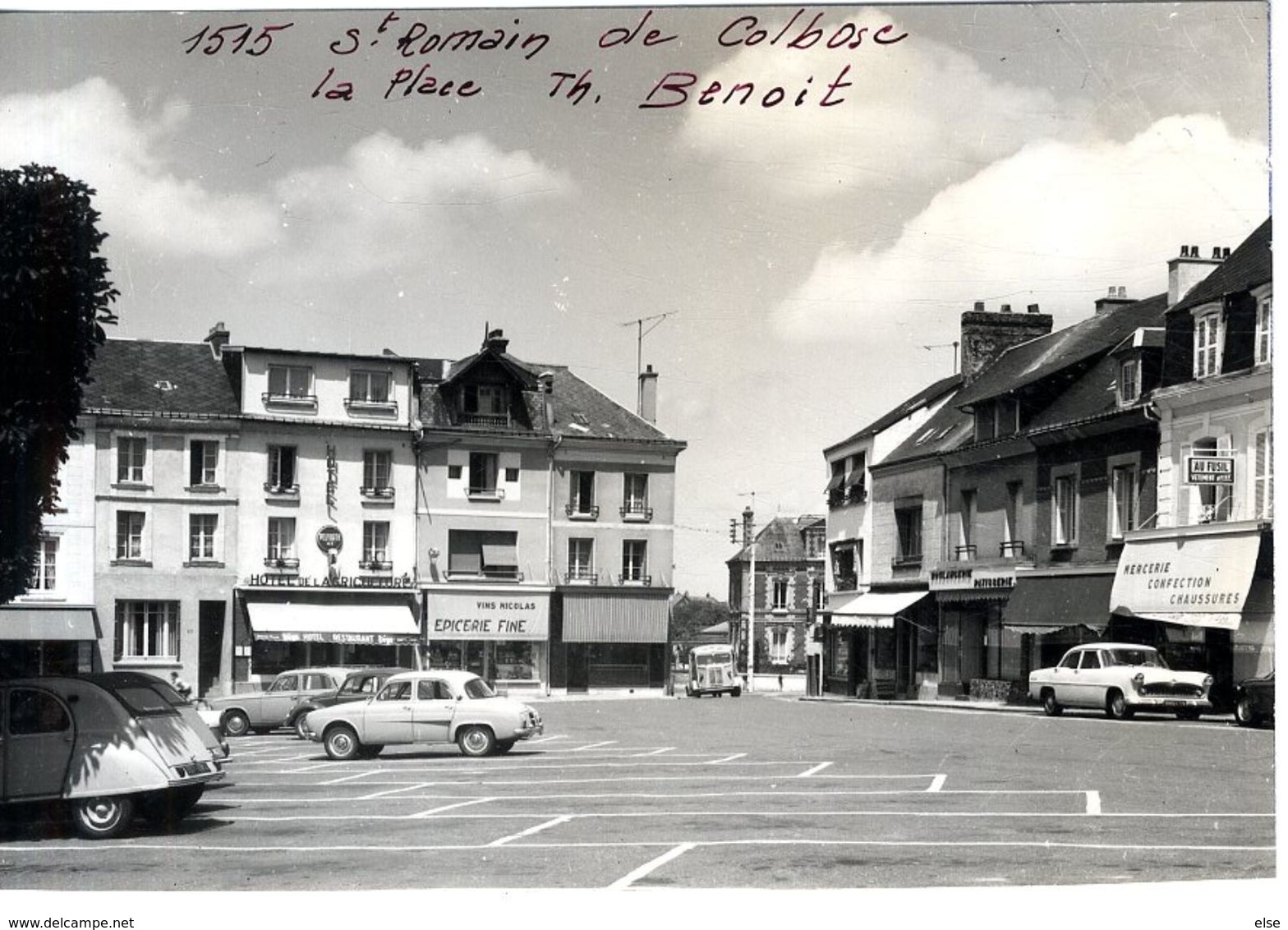 76  SAINT ROMAIN DE COLBOSC  LA PLACE TH BENOIT   EPREUVE 1950 / 60 PHOTO - Saint Romain De Colbosc