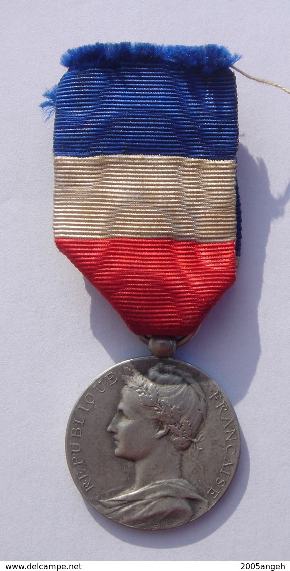Médaille Du Travail En Argent - Mme Vve FRANCON 1898 - Bon état. - Otros & Sin Clasificación