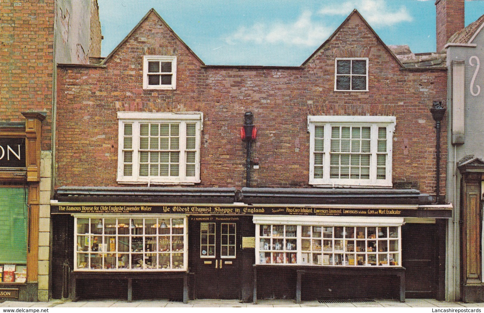 Postcard The Oldest Chemist Shop In England Knaresborough Yorkshire My Ref  B12024 - Shops