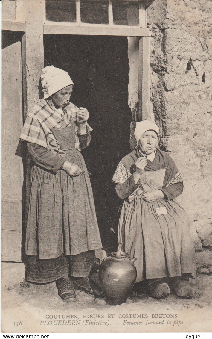 Plouedern - Femmes Fumant La Pipe - Autres & Non Classés