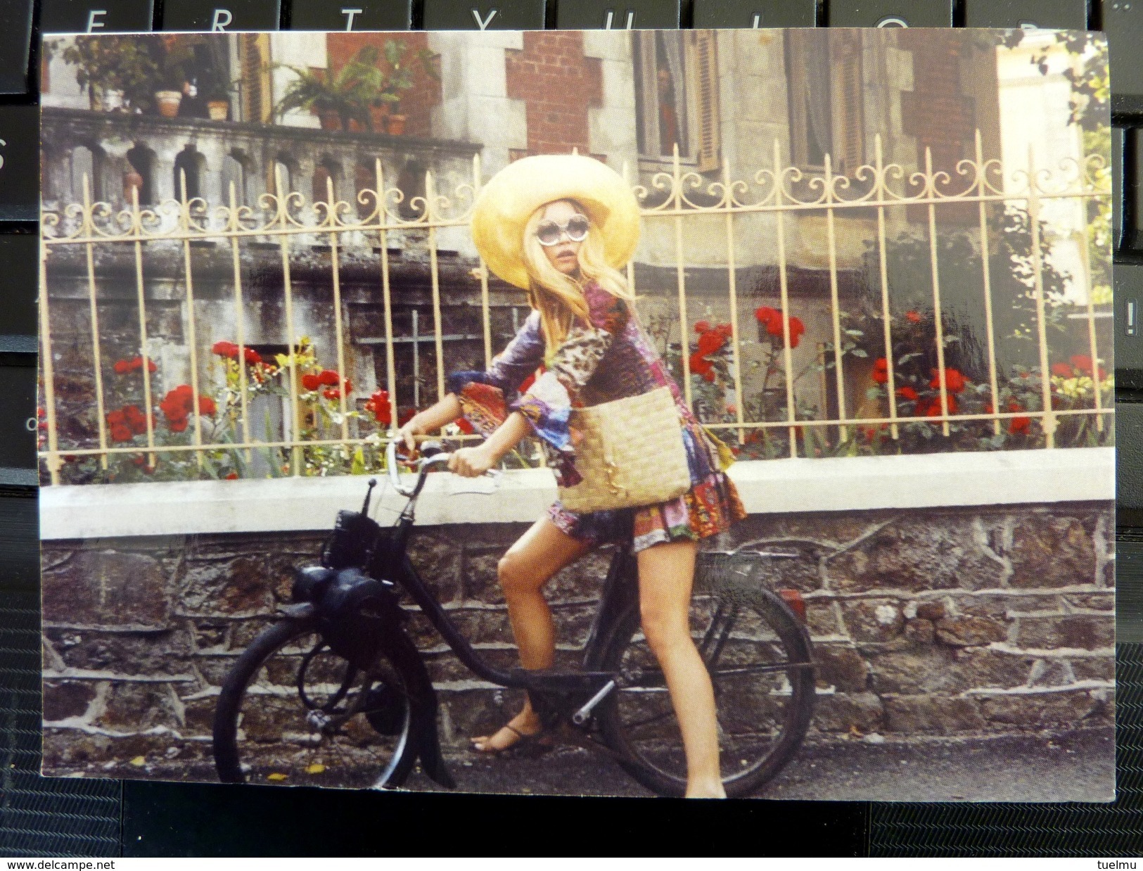 Brigitte Bardot  Solex Velosolex LES NOVICES  Carte Postale Postcard NEUVE - Motos