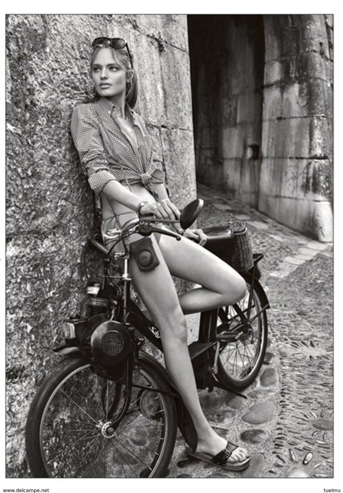 POST CARD Original  SOLEX VELOSOLEX CPM Art Postal Timbre Fictif PARIS Mode Pin Up ANNA MILA GUYENZ TOP MODEL - Moto