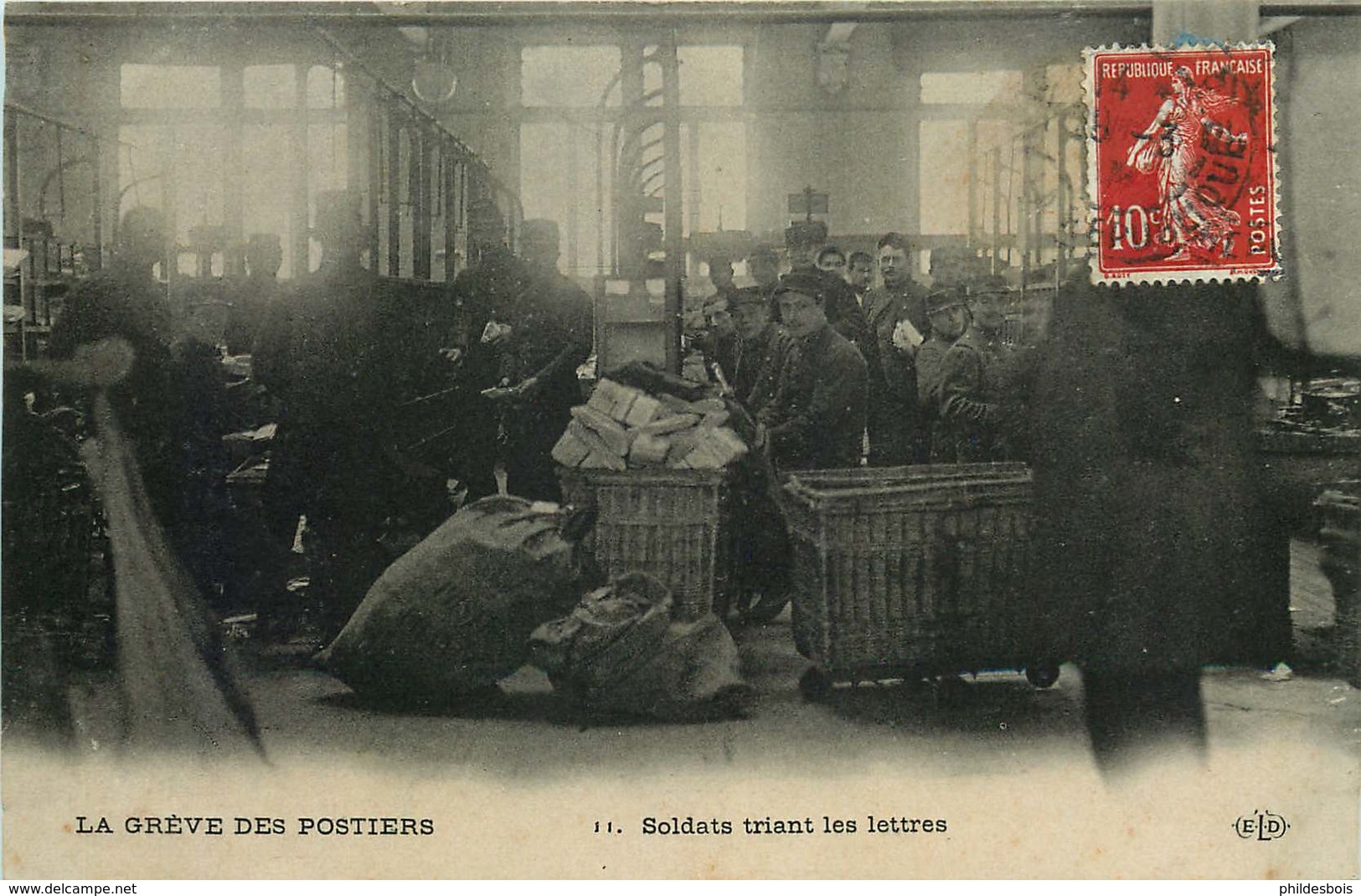 PARIS LA GREVE DES POSTIERS  Soldats Triant Les Lettres - Petits Métiers à Paris