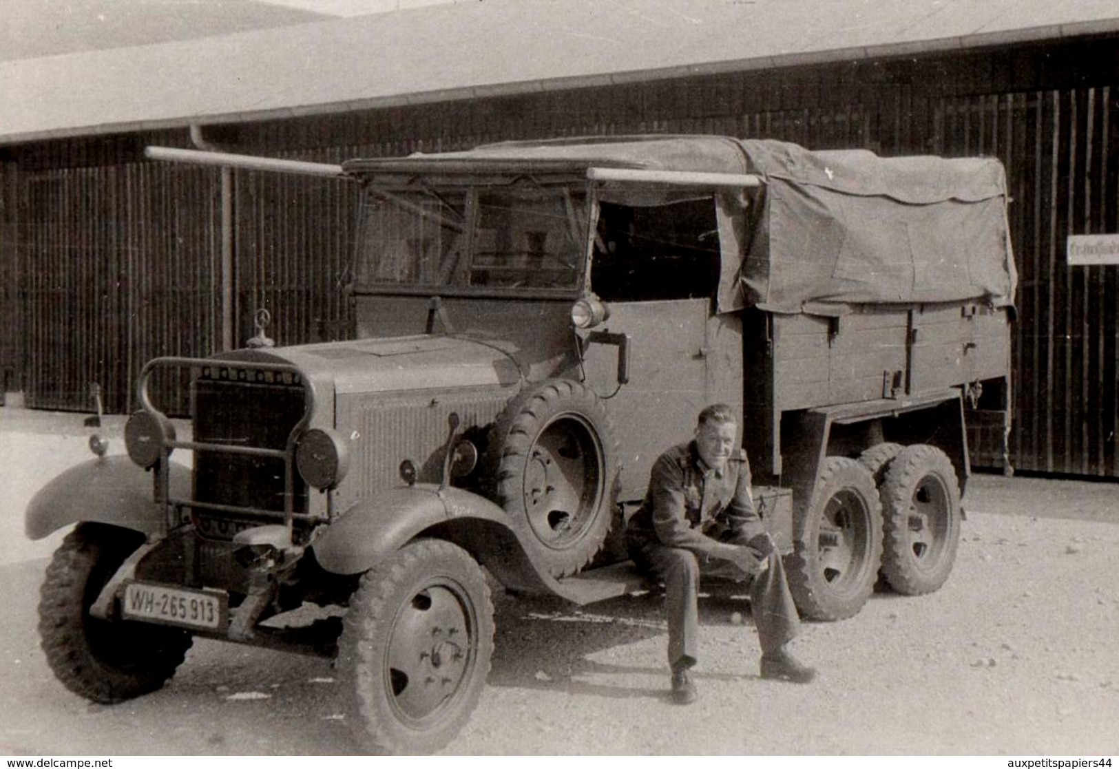 Photo Originale Guerre 1939-45 - III Reich & Camion Militaire Mercedes  Avec Benne En Bois à 10 Roues - Guerre, Militaire