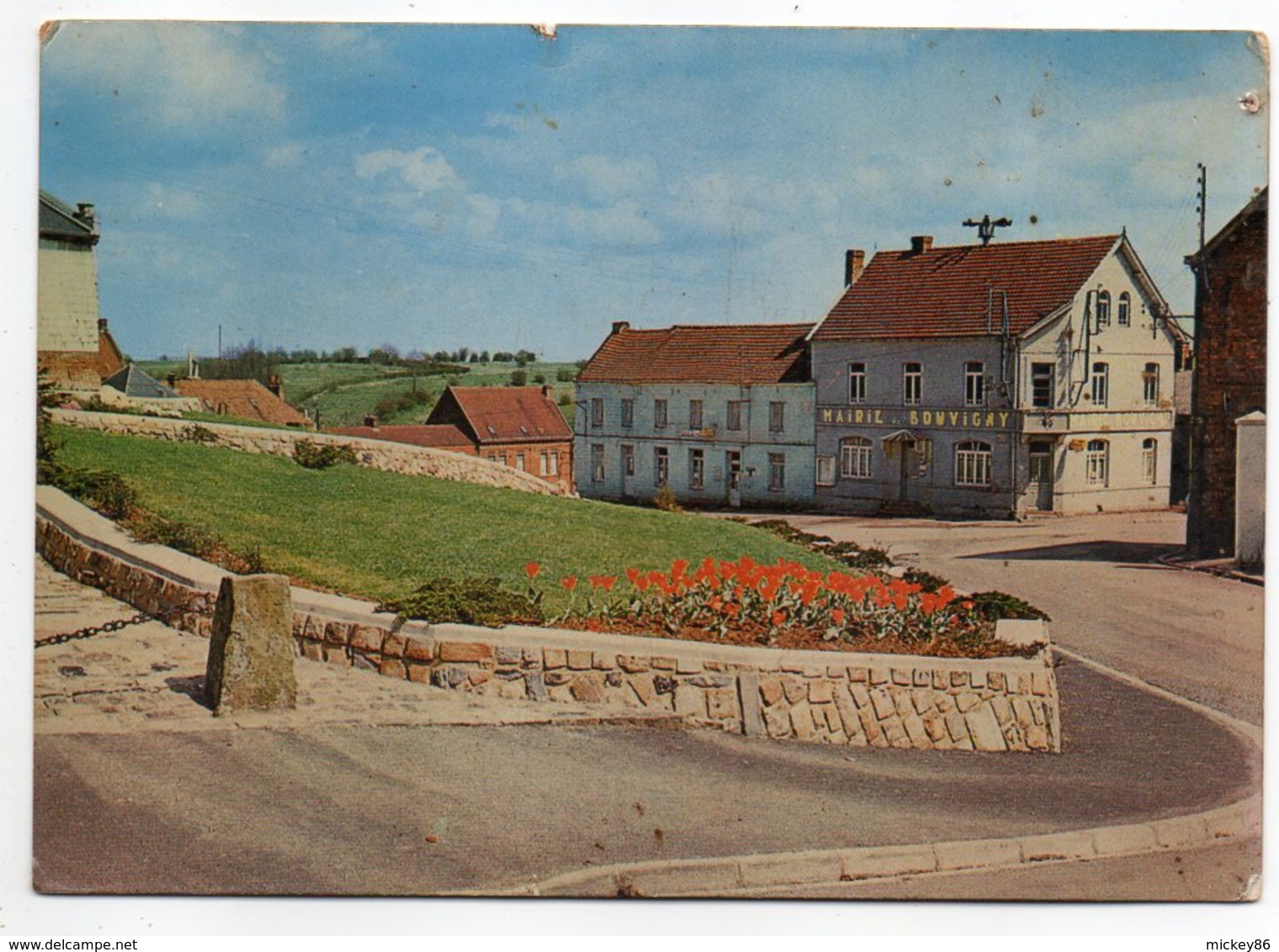 BOUVIGNY-BOYEFFLES -- Espace Vert Et Mairie - Autres & Non Classés